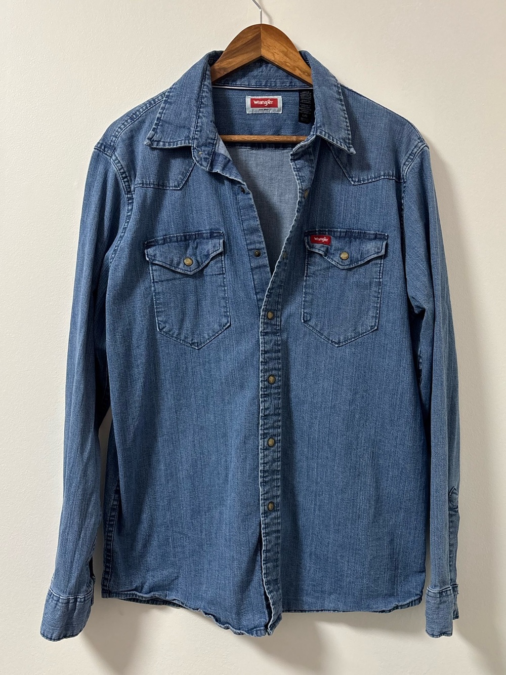 Wrangler Men's Light Blue Denim Button-Down Western Shirt
